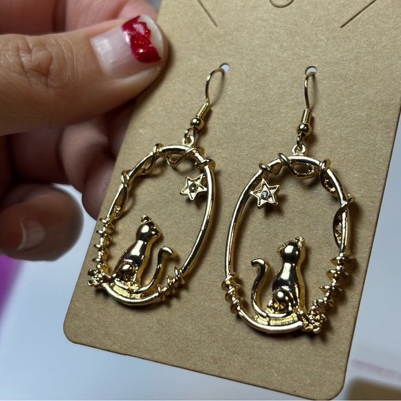 Goldtone Oval Kitty Cat Earrings, Women's Fashion Earrings, Gift for Cat Mom - Picture 1 of 5